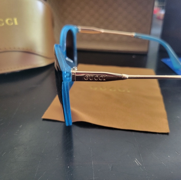 Gucci Sunglasses - Picture 4 of 7